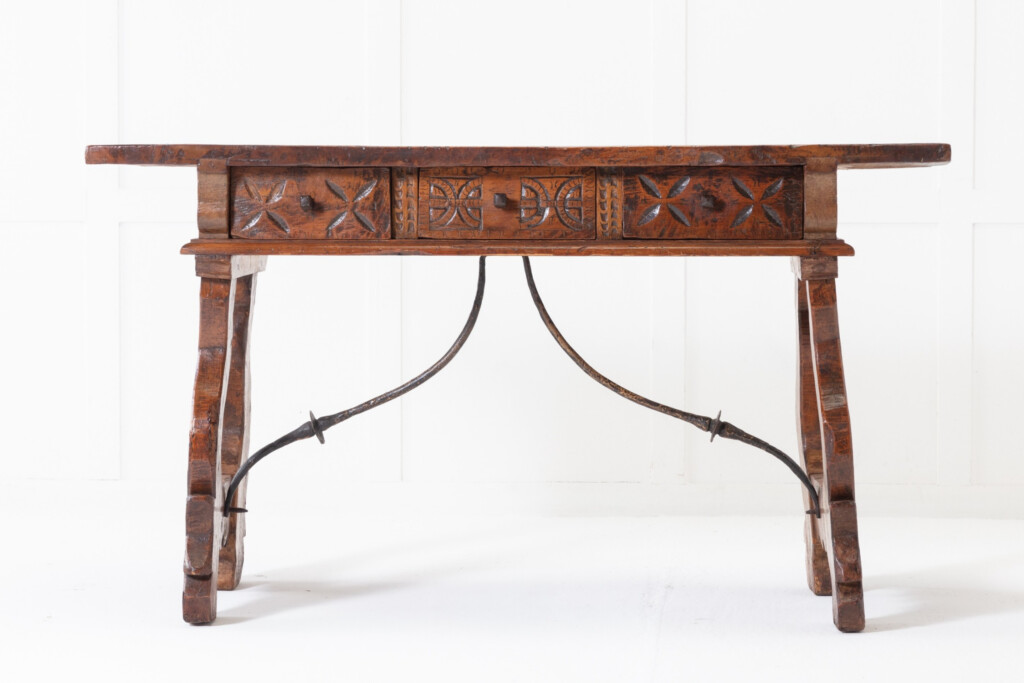 18th Century Spanish Walnut Table 881803 Sellingantiques